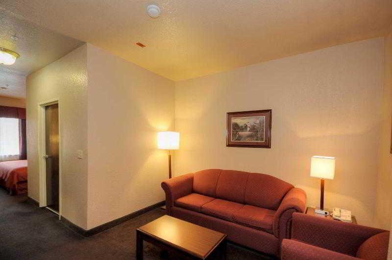 Baymont By Wyndham Clute Lake Jackson Phòng bức ảnh