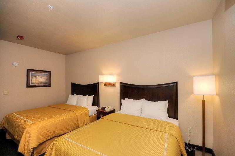 Baymont By Wyndham Clute Lake Jackson Phòng bức ảnh